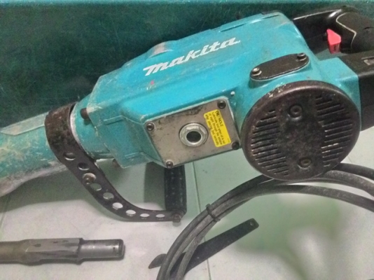 เครื่องสกัดคอนกรีตไฟฟ้า มากิต้า hm1306 สภาพพร้อมใช้งานครับ