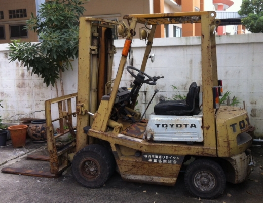 ราคาแค่ 140000 บาทเท่านั้นครับ ขนาด2ตัน เครื่องเบนซิน เก่าญี่ปุ่นครับ โตโยต้า