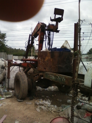 ขายรถ หกล้อ ใหญ่รุ่นเก่าติด เฮียบ สำหรับคีบของเก่า ราคา 150000บาท