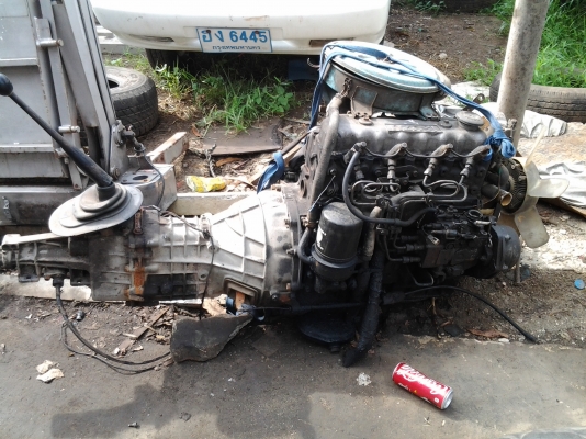 ขายครับเครื่องอีซูซุ 2200cc พร้อมเกียร์ เครื่องติดง่ายครับ ขาย 16000 บาท (ไม่มีเลข)