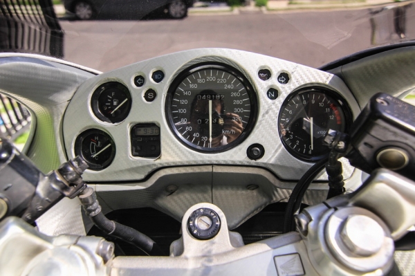 ขาย cbr1100xx Blackbird ปี 98 คาร์บู ทะเบียนแท้ โอนนอก ราคา 170,000 บาท ราคาคุยได้ครับ เลขทะเบียนสวยครับ