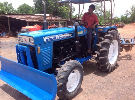 แทรกเตอร์แชมป์ 38 แรง โฟววิน ขายพร้อม มีผานดันหน้า ,ผาน6หลัง ,จอบหมุน สภาพดีเยี่ยม เดิมๆทั้งคัน