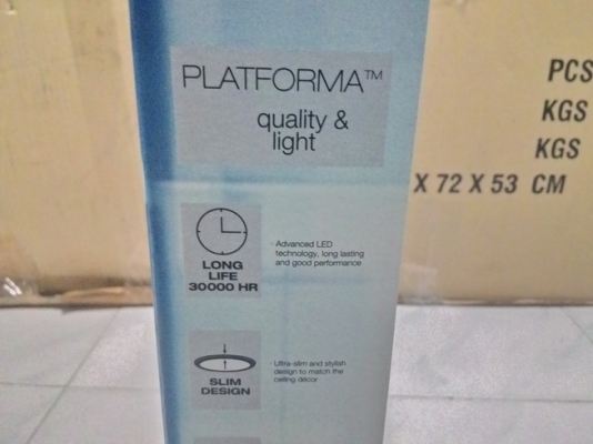 ไฟเพดานชนิด LED  ยี่ห้อ ออสแลมป์ มีแสงให้เลือก 2 แบบครับ