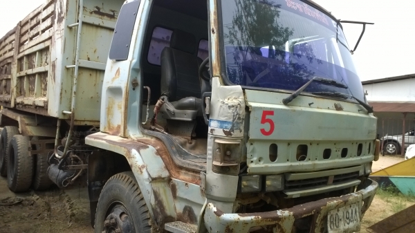 ขาย...หัว-คัสซี..10ล้อด2เพลา ISUZU FVZ32 195แรง รถห้างแท้..มีเล่มและชุดโอน...แต่ต้องดำเนินการเอง..