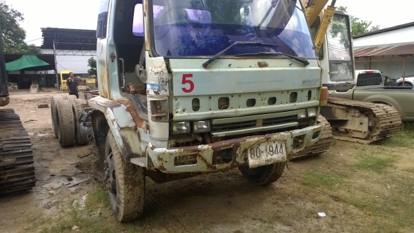 ขาย...หัว-คัสซี..10ล้อด2เพลา ISUZU FVZ32 195แรง รถห้างแท้..มีเล่มและชุดโอน...แต่ต้องดำเนินการเอง..