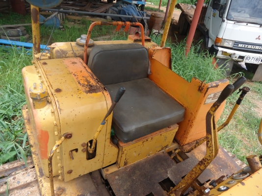 ขายด่วนรถแทรกเตอร์ตีนตะขาบKOMATSUD30-15พร้อมใข้งาน ขายด่วนรถแทรกเตอร์ตีนตะขาบKOMATSUD30-15พร้อมใข้งาน