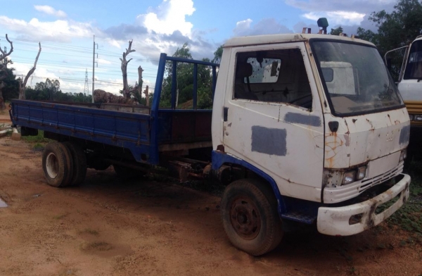 **135,000 บ.ต่อรอง**ขาย6ล้อถูกๆ ราคาคุณแต๋น HINO KM350 เครื่อง DM100 100แรง เครื่องดีสตาร์ทติดง่าย แน่นๆ แห้งๆ ไม่มีเยิ้ม วางหัวFB สภาพโอเคไม่ผุ ภายในเก๋งไม่สวย ช่วงล่างFหน้า-หลัง คัสซีสวยเดิม ไม่ปะมีบวม ไม่ปะไม่ดาม ยาว5.50ม.วางกระบะคาร์โก้4.30ม.พื้นเหล็ก **135,000 บ.ต่อรอง**ขาย6ล้อถูกๆ ราคาคุณแต๋น HINO KM350 เครื่อง DM100 100แรง เครื่องดีสตาร์ทติดง่าย แน่นๆ แห้งๆ ไม่มีเยิ้ม วางหัวFB สภาพโอเคไม่ผุ ภายในเก๋งไม่สวย ช่วงล่างFหน้า-หลัง คัสซีสวยเดิม ไม่ปะมีบวม ไม่ปะไม่ดาม ยาว5.50ม.วางกระบะคาร์โก้4.30ม.พื้นเหล็ก