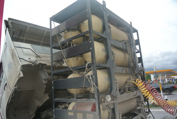 HINO FM1J  ยอดจัดไฟแนนซ์ ให้ยอดที่ 1,600,000 บาทค่ะ จำหน่ายเฉพาะหัวนะค่ะ