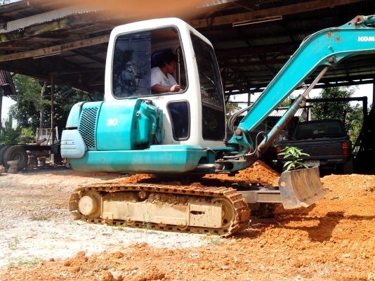 ขายรถแบคโฮ KOMATSU pc25-7มีหัวเก๋งรถสวยพร้อมใช้ ขายรถแบคโฮ KOMATSU pc25-7มีหัวเก๋งรถสวยพร้อมใช้