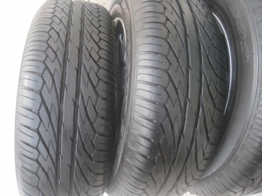 ขายยาง Dunlop sp sport300 195/65r15 ยางปี13 สนใจติดต่อเล็กคลองสามครับ 081-3747940