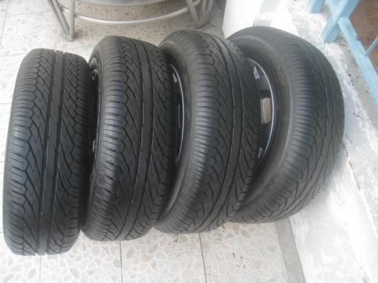 ขายยาง Dunlop sp sport300 195/65r15 ยางปี13 สนใจติดต่อเล็กคลองสามครับ 081-3747940