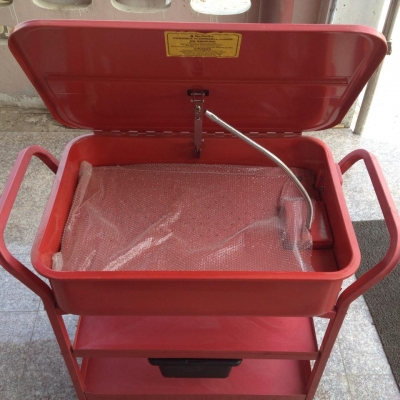 โต๊ะล้างเครื่องมือสำหรับช่าง  ของใหม่ สามารถใช้ล้างเครืองมือโดยมีท่อ ฉีดล้างอัตโนมัติ