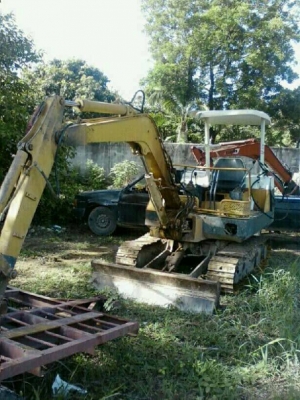 ขายรถแบคโฮ KOMATSU pc30-6สภาพพร้อมใช้ ขายรถแบคโฮ KOMATSU pc30-6สภาพพร้อมใช้