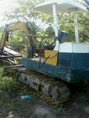 ขายรถแบคโฮ KOMATSU  pc30-6สภาพพร้อมใช้