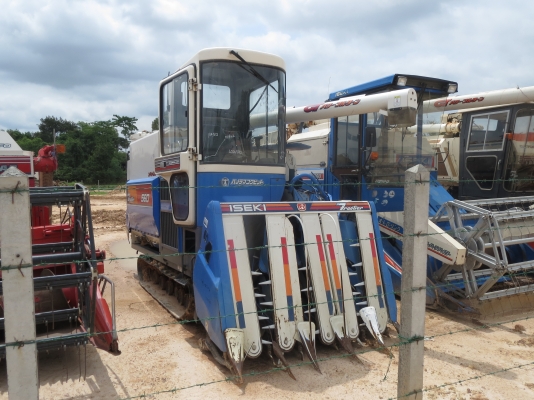 รถเกี่ยวนวดข้าว Iseki 56แรงม้า มีตู้แอร์  รถมืองสองญี่ปุ่น