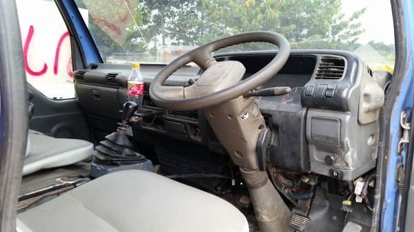 ขายรถ๖ล้อดั้มisuzu 115แรง พาวเวอร์ แอร์ สนใจ099-2489947