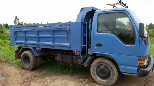 ขายรถ๖ล้อดั้มisuzu 115แรง พาวเวอร์ แอร์ สนใจ099-2489947