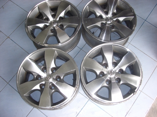 ขายล้อแม็ก  โตโยต้า  ฟอร์จูนเนอร์  ขอบ16   6 รู  (มี2ชุด) ชุดละ 3,500 บาท