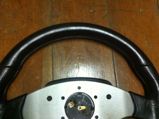 พวงมาลัย momo หนัง