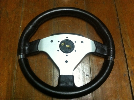 พวงมาลัย momo หนัง