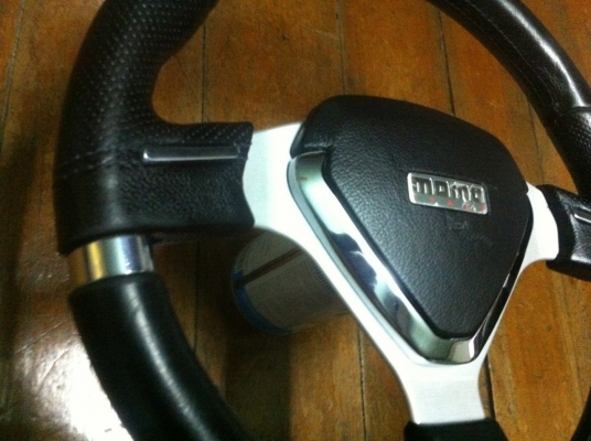 พวงมาลัย momo หนัง