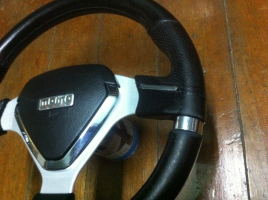 พวงมาลัย momo หนัง