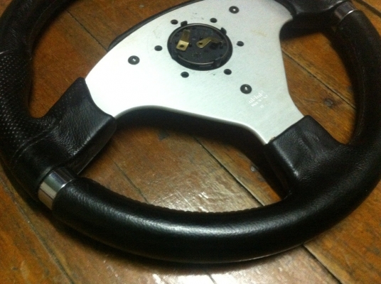 พวงมาลัย momo หนัง