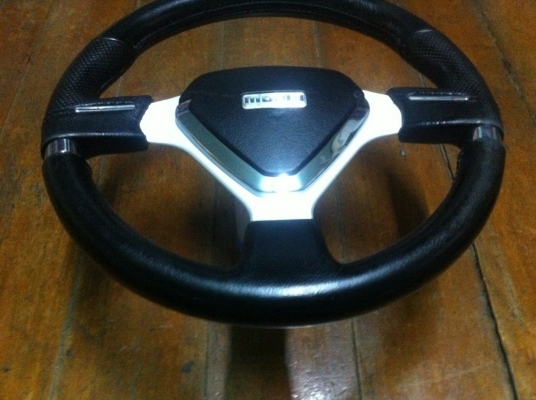 พวงมาลัย momo หนัง