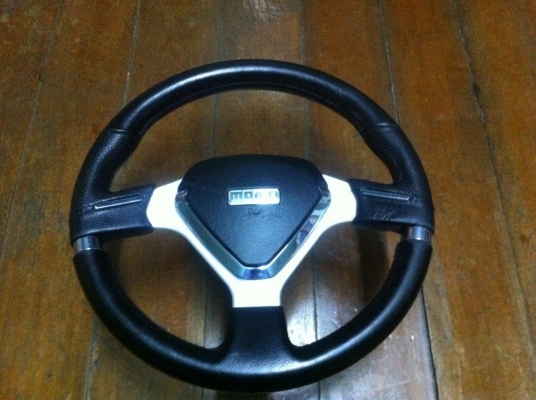 พวงมาลัย momo หนัง