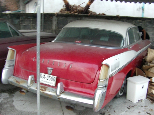 รถอเมริกา แท้ๆ Chrysler 4ประตู