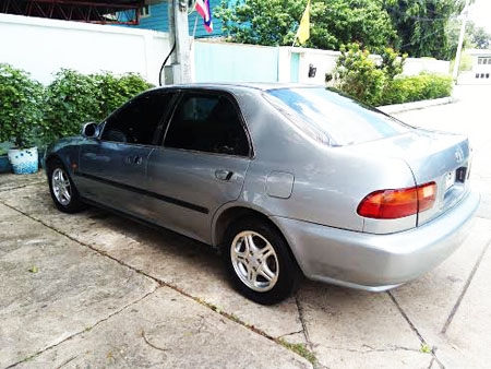 CIVIC EG 4 d ปี 95 เกียร์ออโต้ เครื่อง D15B ติด LPG หัวฉีด ดิสก์เบรค 4 ล้อ กระจกไฟฟ้า ปรับข้างไฟฟ้า เซ็นทรัลล็อค รีโมทกันขโมย ภายในเรียบร้อย ภาษีไม่ขาด ราคา 79,000 บาท   โทร.0896878976 โอ๋  id line : charnpreecha