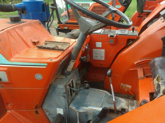 ขายรถไถ KUBOTA L1-285R เครื่องไดเร็ก 4สูบ 2เพลา 28แรง พวงมาลัยพาวเวอร์ ขายรถไถ KUBOTA L1-285R เครื่องไดเร็ก 4สูบ 2เพลา 28แรง พวงมาลัยพาวเวอร์