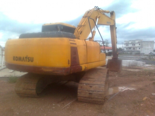 ขาย KOMATSU PC200-7 สภาพสวยพร้อมใช้ ราคาต่อรองได้ ติดต่อได้ที่คุณ อ๊อฟ พิจิตร 086-737-9991