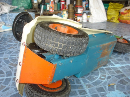 ขายรถไฟฟ้า3ล้อ 36v พร้อมที่ชาร์ตไฟฟ้า