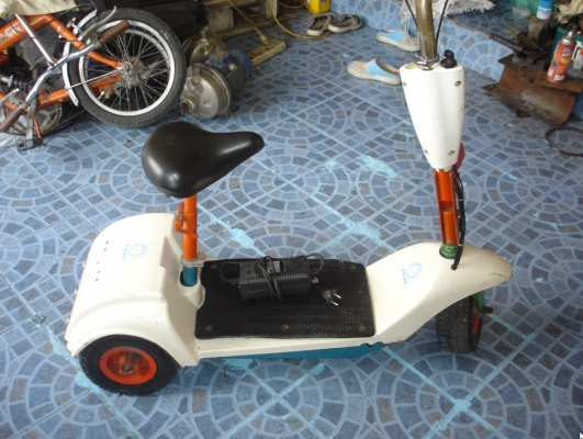 ขายรถไฟฟ้า3ล้อ 36v พร้อมที่ชาร์ตไฟฟ้า