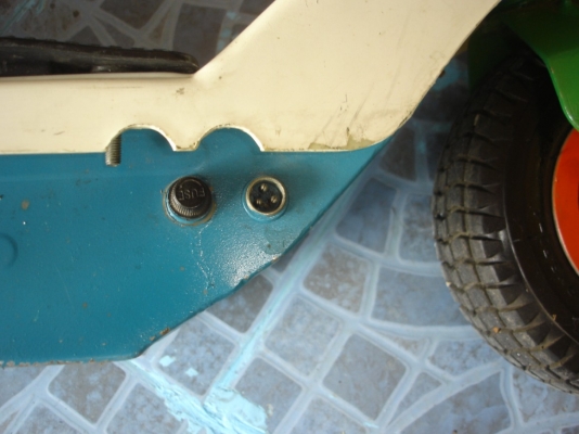 ขายรถไฟฟ้า3ล้อ 36v พร้อมที่ชาร์ตไฟฟ้า