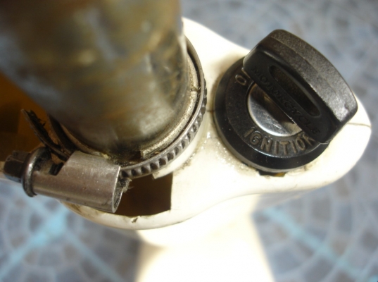 ขายรถไฟฟ้า3ล้อ 36v พร้อมที่ชาร์ตไฟฟ้า