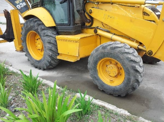 WB93R # KMTWB014C77F52148 : รถตักหน้า ขุดหลัง komatsu by kung0813062283