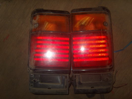 ฝาท้ายคาราวาน นิสสัน e24