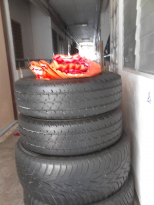 195R14 BRIDGESTONE LEO 677 มี 2 เส้น ** หายาก ** ( สวย ถูก คุ้มเกินราคา ) TEL.081-427-3941 195R14 BRIDGESTONE LEO 677 มี 2 เส้น ** หายาก ** ( สวย ถูก คุ้มเกินราคา ) TEL.081-427-3941