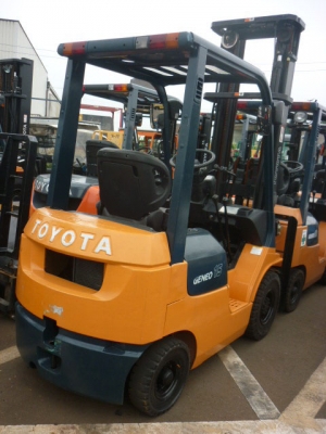 ขายฟอร์คลิฟต์ TOYOTA 7FD15 ( SPECS JAPAN ) ดีเซล , เสา 3 ท่อน สูง 6 M, เกียร์ MT  ( รับประกันเครื่องยนต์และระบบ 6 เดือน ) สภาพพร้อมใช้งาน ++ เดิมแท้จากญี่ปุ่น   สีเดิมและตัวถังสภาพเดิมจากญี่ปุ่น