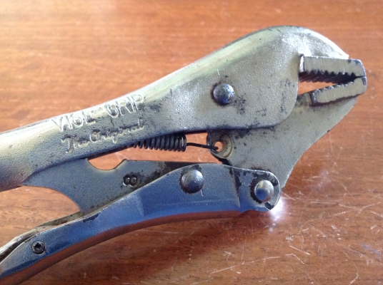 ขายคีมล็อค IRWIN 7R ผลิตที่เมกา จะมีปั้มที่ด้ามปลดล็อคชัดเจน รุ่นหลังๆ ไม่ได้ผลิตที่เมกาไม่มีปั้ม