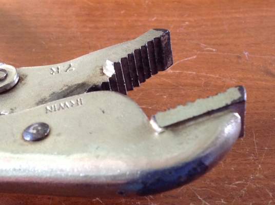 ขายคีมล็อค IRWIN 7R ผลิตที่เมกา จะมีปั้มที่ด้ามปลดล็อคชัดเจน รุ่นหลังๆ ไม่ได้ผลิตที่เมกาไม่มีปั้ม