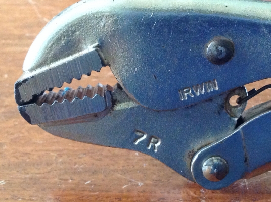 ขายคีมล็อค IRWIN 7R ผลิตที่เมกา จะมีปั้มที่ด้ามปลดล็อคชัดเจน รุ่นหลังๆ ไม่ได้ผลิตที่เมกาไม่มีปั้ม