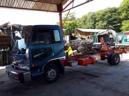 หัวNISSAN รุ่นใหม่ แต่งทั้งลำ เก่าญี่ปุ่นครับ