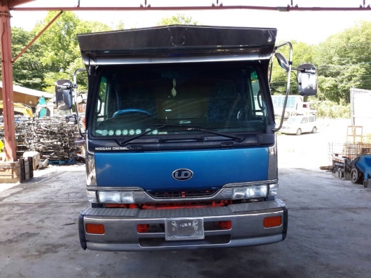 หัวNISSAN รุ่นใหม่ แต่งทั้งลำ เก่าญี่ปุ่นครับ