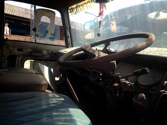 **530,000 บ.ต่อรอง**ขาย10ล้อเพลาเดียว HINO FL176 EH700 เครื่องเดิมเกียร์เดิม 168แรง แน่นๆ แรงดีไม่ไอ ช่วงล่างเดิมคัสซีสวยมาก ไม่มีปะไม่มีดาม กระบะไม้พื้นเหล็กสภาพดี พื้นดี ข้างดีไม่ผุ หัวเก๋งเดิมๆ ภายในคอนโซลครบ พ.พาวเวอร์ เบรคทริฟฟี่ ยางดี9เส้นพอใช้1เส้น