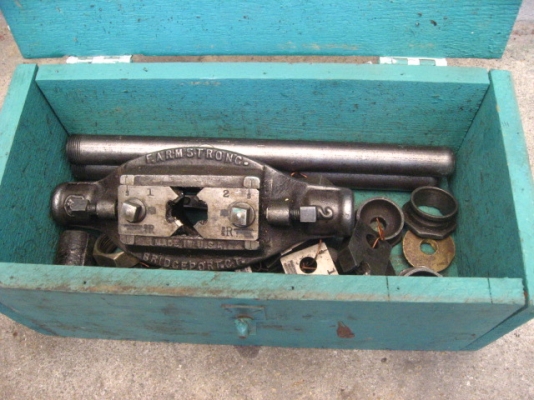 ต๊าปเกลียวงานเก่า  F.Armstrong made in usa