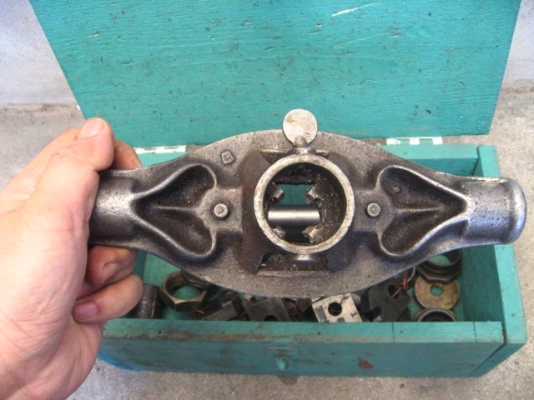 ต๊าปเกลียวงานเก่า  F.Armstrong made in usa