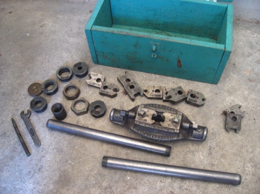 ต๊าปเกลียวงานเก่า  F.Armstrong made in usa